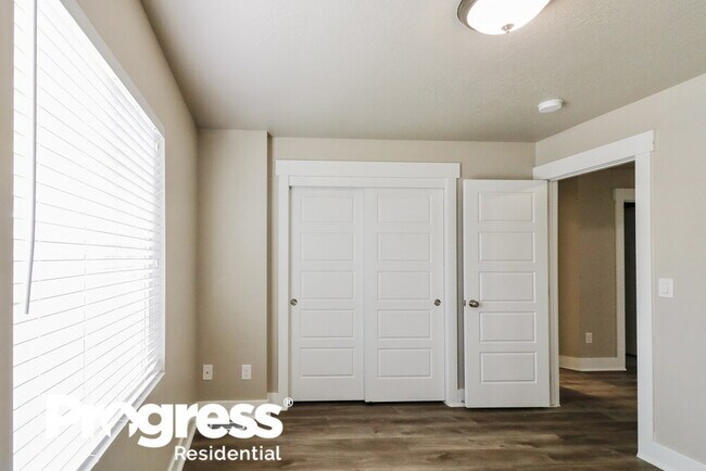 Building Photo - 574 S 2250 W