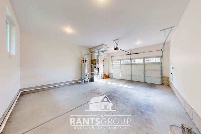 Building Photo - Stunning 4-Bedroom, 2.5 Bathroom Home on a...