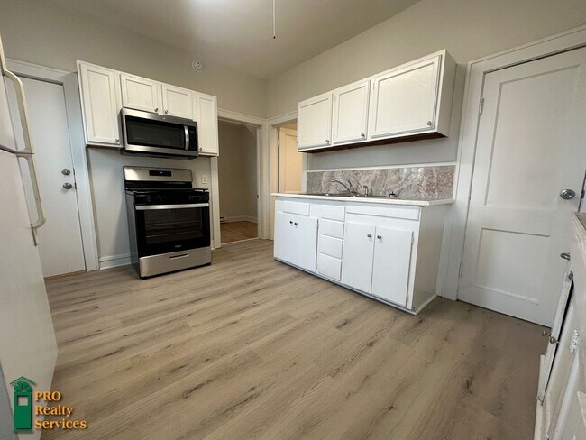 Building Photo - PM-221-002