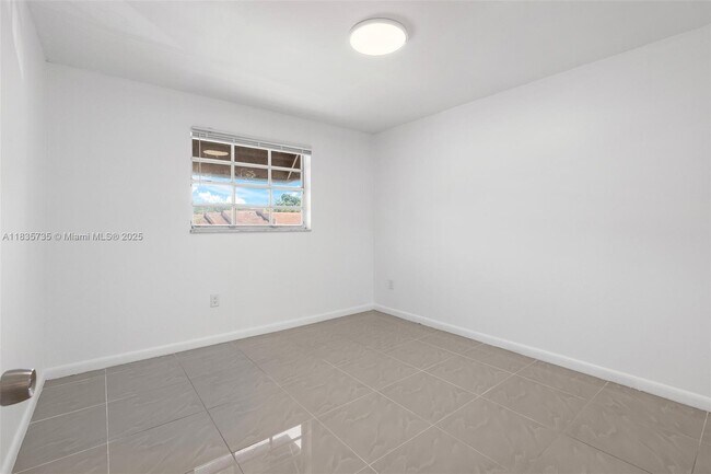 Building Photo - 10350 SW 154th Cir Ct