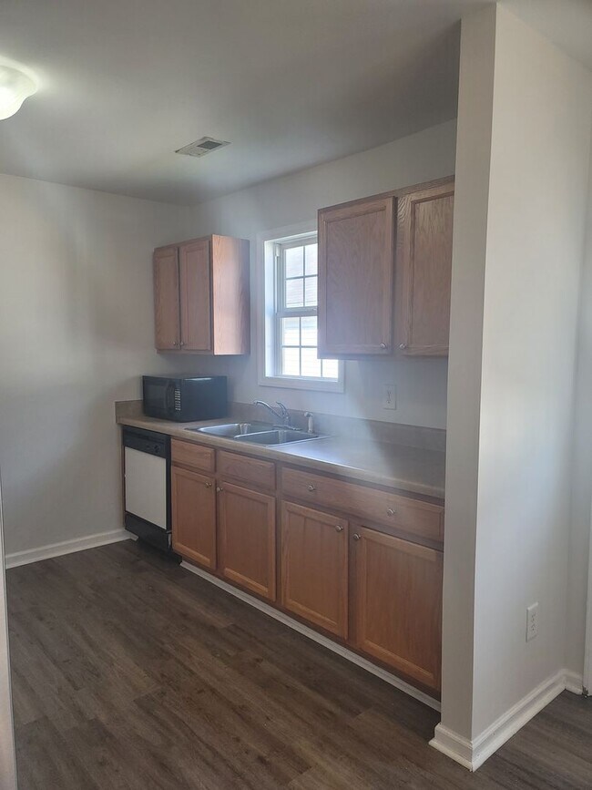 Building Photo - 4 Bedroom 3 Full Bath Ranch Home located Minutes from CAMPBELL UNIVERSITY!