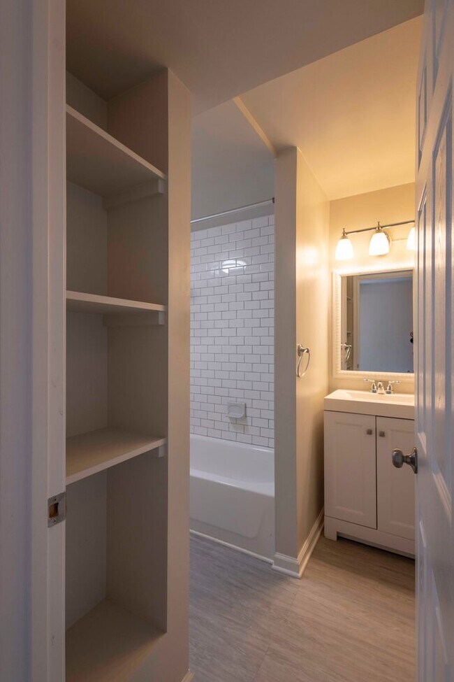 Building Photo - Cozy 1Bed/1Bath in Washing Village - Pigtown