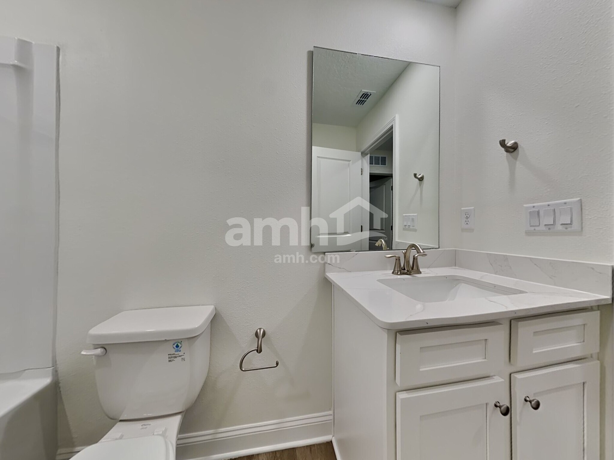 Building Photo - 11638 Hillside Dr