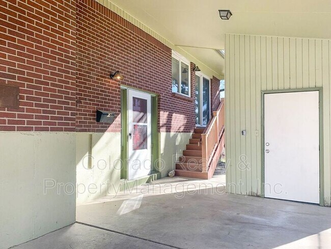 Building Photo - 1124 Lafarge Avenue