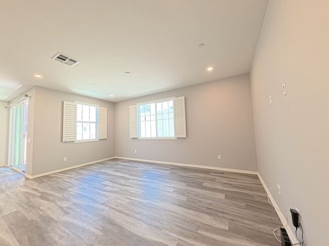 Building Photo - 5338 Mariner Ln