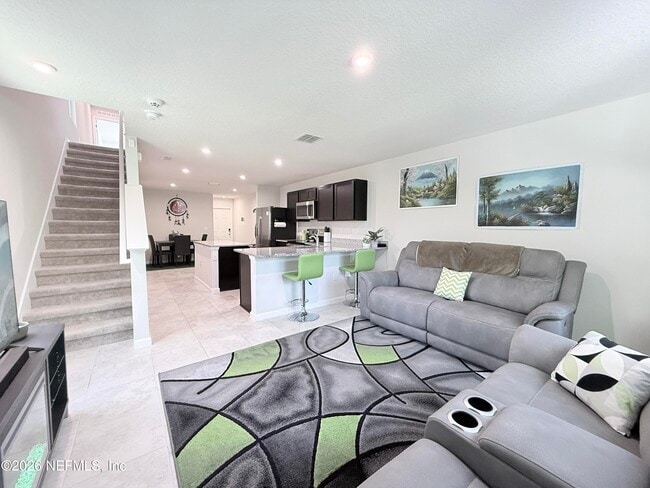 Building Photo - 5885 Creekside Crossing Dr