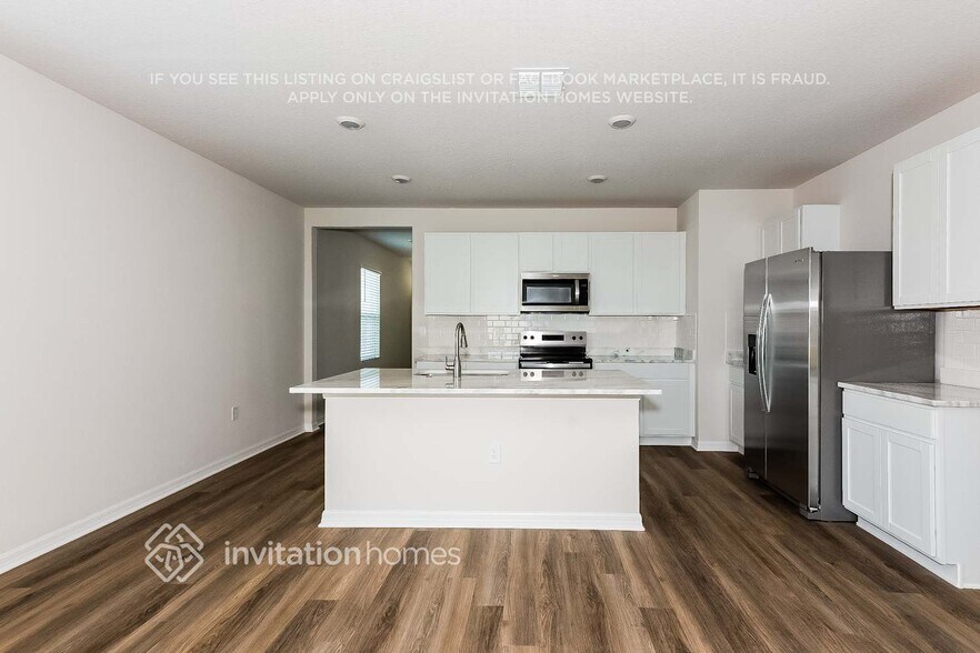 Building Photo - 8025 Majestic Palms Ct