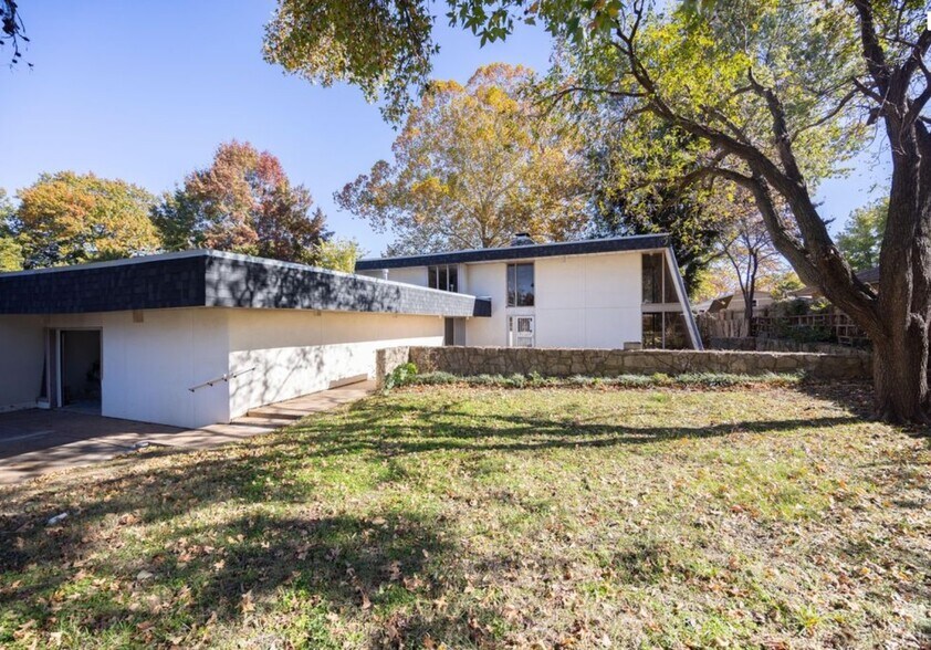 Building Photo - 109 N 10th St