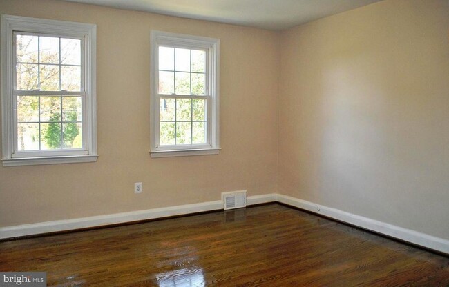 Building Photo - 8119 Pleasant Plains Rd