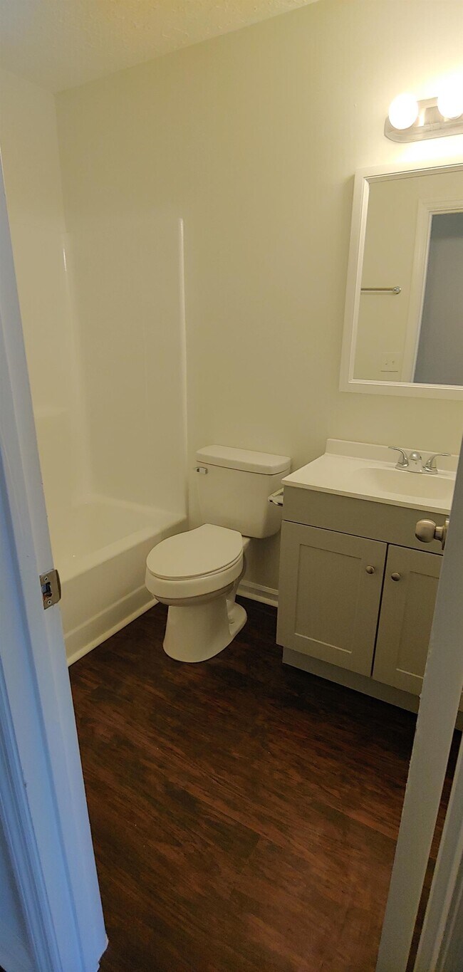 Building Photo - 117 Hunt Club Ct