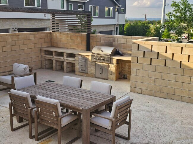 community outdoor grill - 2050 Lohmans Spur Rd