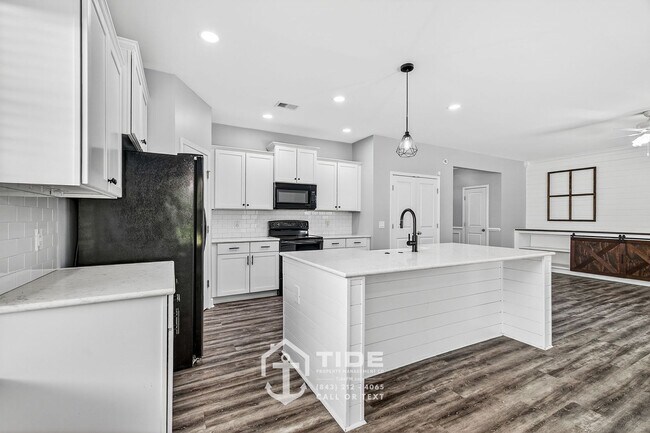 Building Photo - Spacious Living in Moncks Corner