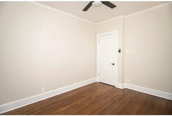 Building Photo - 3815 N Greenview Ave