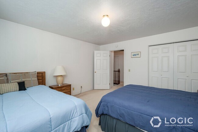 Building Photo - Fully Furnished Row End Townhome!