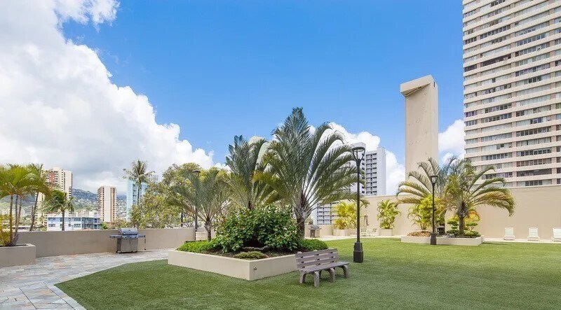 Building Photo - 2499 Kapiolani Blvd
