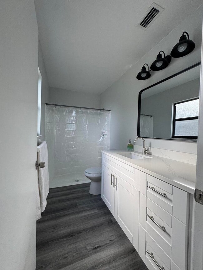 Building Photo - 2774 SE Brevard Ave