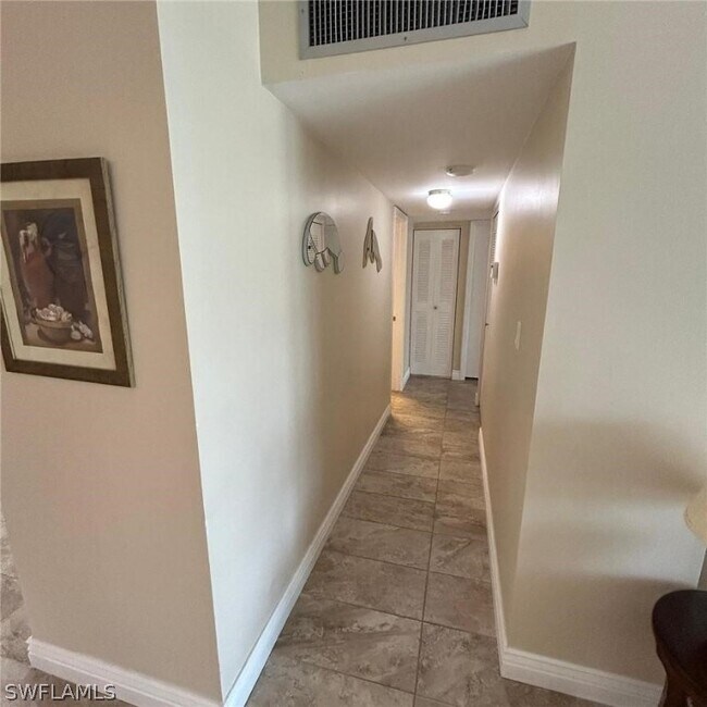 Building Photo - 260 Seaview Ct