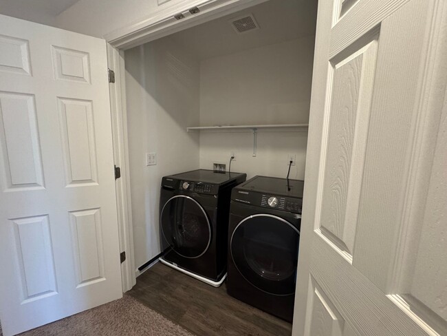 Building Photo - Newer 3 bedroom 2 1/2 bath home in South R...