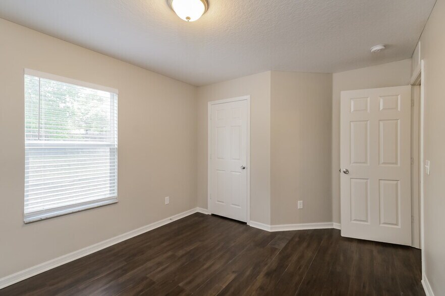 Building Photo - 313 Morningview Dr