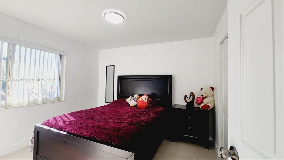 Building Photo - 434 SW 99th Ct