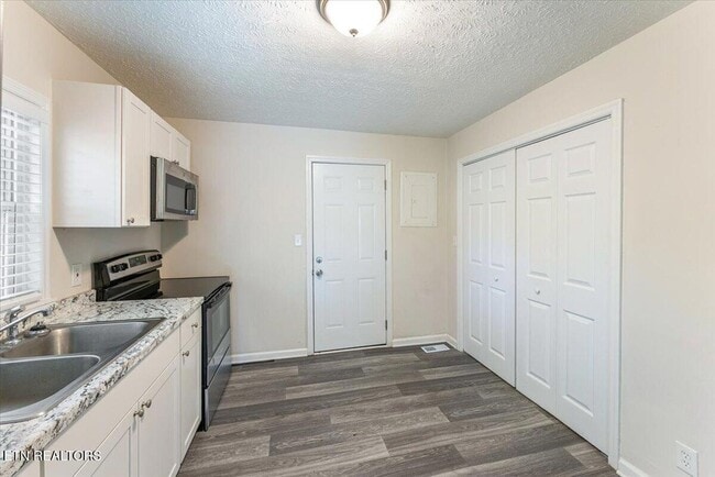 Building Photo - 158 Hamilton Cir