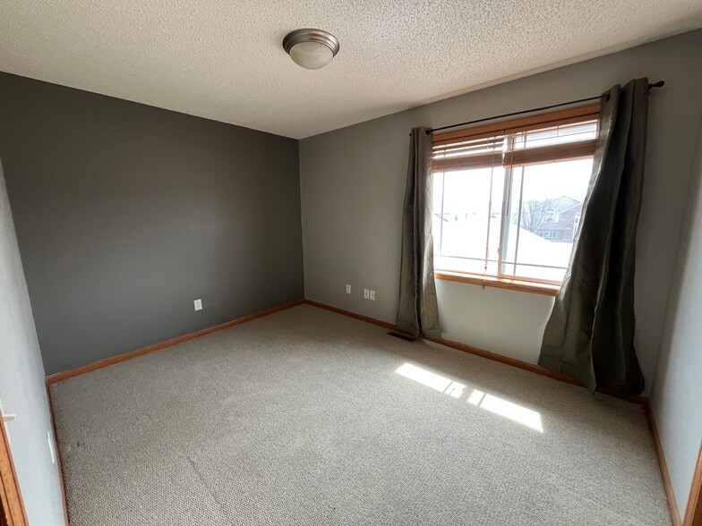 Building Photo - 817 Jack Russell Ave