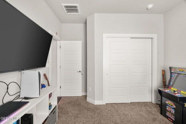 Building Photo - 14820 Mike a Mendoza Ave