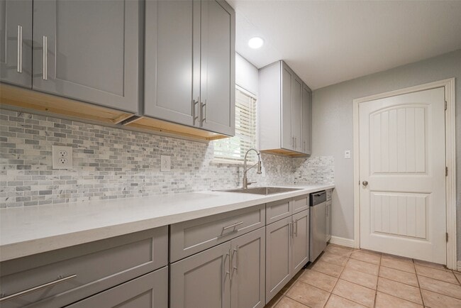 Building Photo - 10190 Dogwood Lp