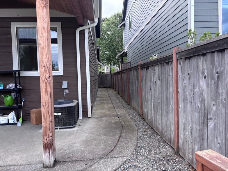Building Photo - 18906 124th Ave SE