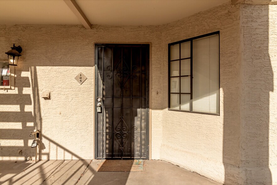 Building Photo - 925 S Longmore