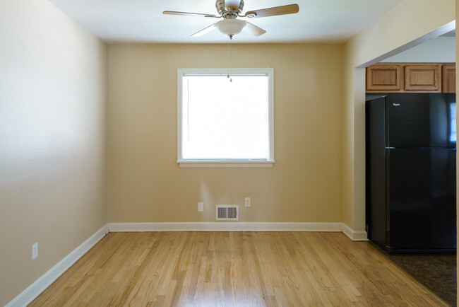 Building Photo - Super 3-brm stone ranch with basement, det...