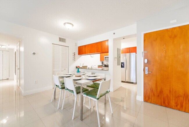 Building Photo - 1200 Brickell Bay Dr