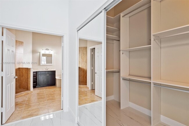 Building Photo - 646 Heritage Dr