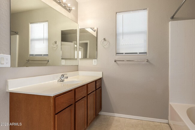 Building Photo - 3956 E Maplewood St