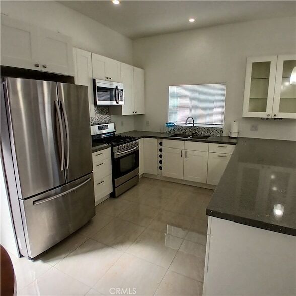 Building Photo - 16043 San Fernando Mission Blvd