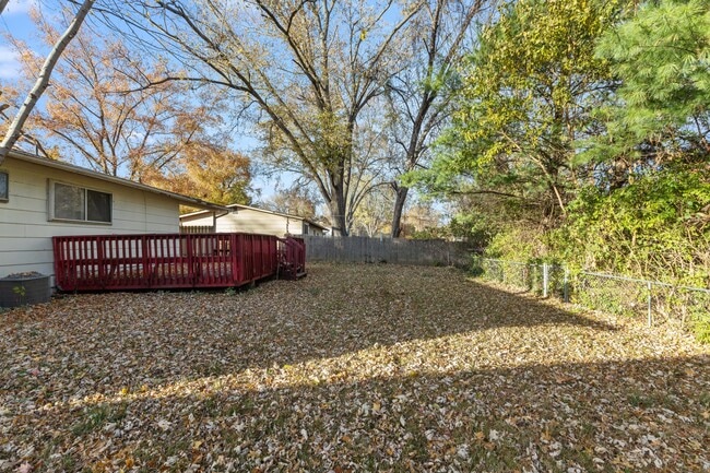 Building Photo - 695 Charvel Dr