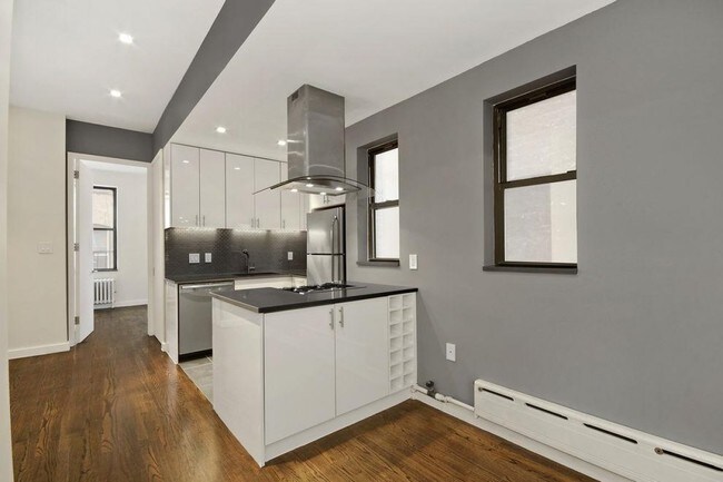 Building Photo - 211 Henry Street