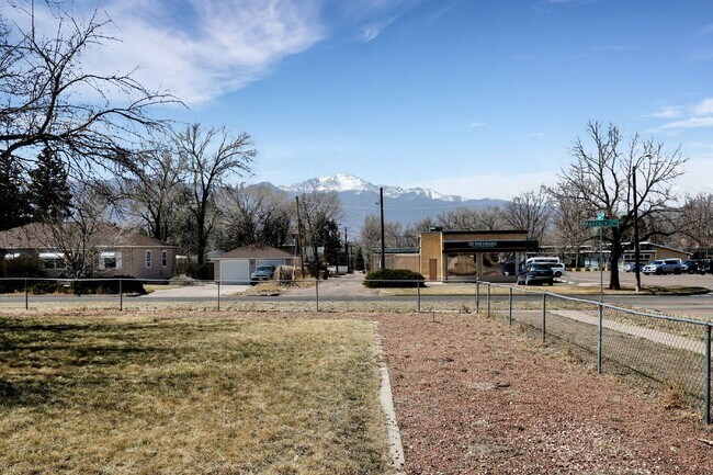 Building Photo - 1201 Janes Ln