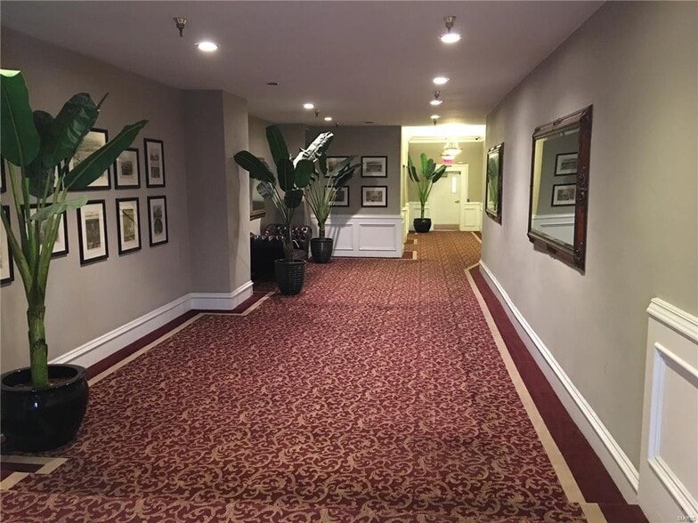 Restored Vintage Lobby - 1709 Washington Ave
