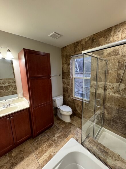 Building Photo - 414 S Augusta Ave