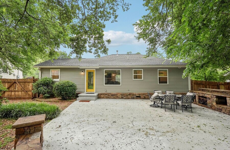 Building Photo - 1605 Wellswood Dr SE