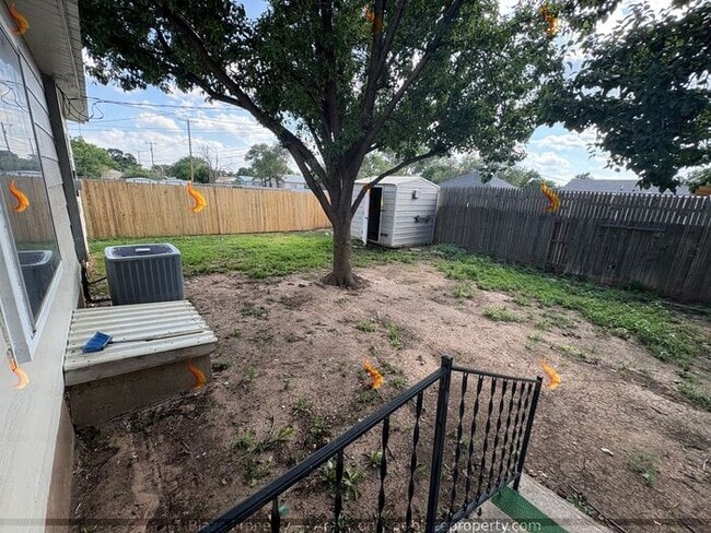 Building Photo - 4 bedroom 2 bathroom home in Lawndale read...