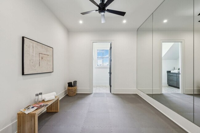 Building Photo - 8104 Turning Pt Dr