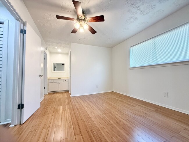 Building Photo - 10423 Kirkshire Dr