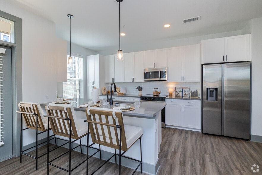 2BR, 2BA - 1,321SF - Kitchen - District Eastside