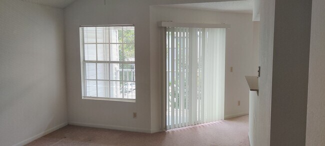 Building Photo - Lexington Place - 1134