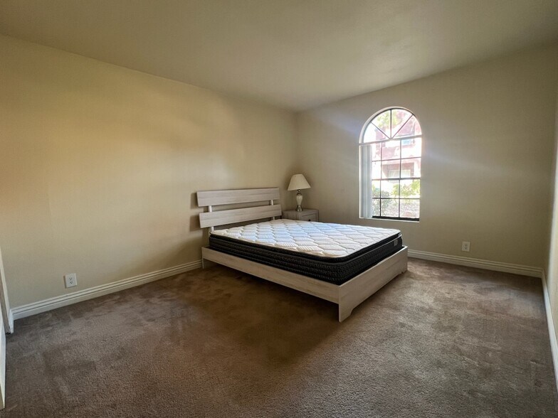 Building Photo - 4050 Pacific Harbors Dr