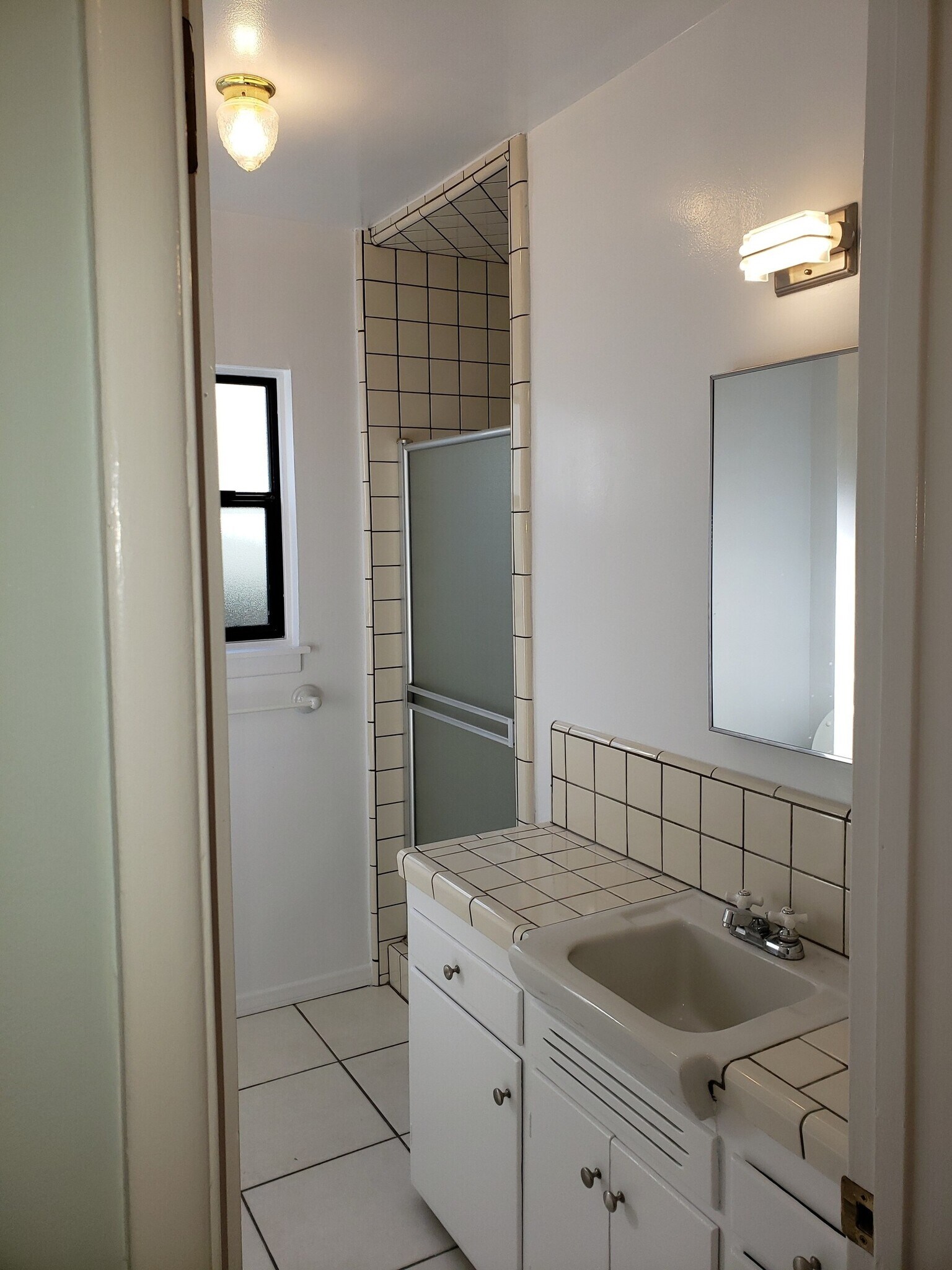 Building Photo - 5059 Serrania Ave