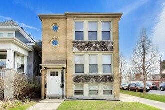 Building Photo - 5057 W Dakin St