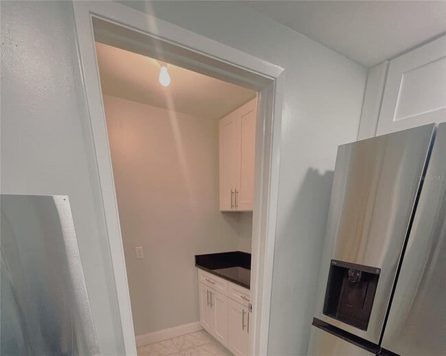 Building Photo - 1819 Shore Dr S